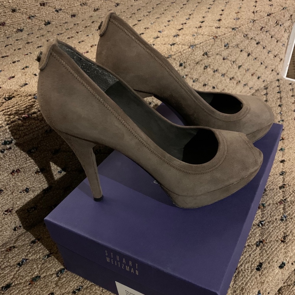 STUART WEITZMAN Palace Mushroom Suede Pump